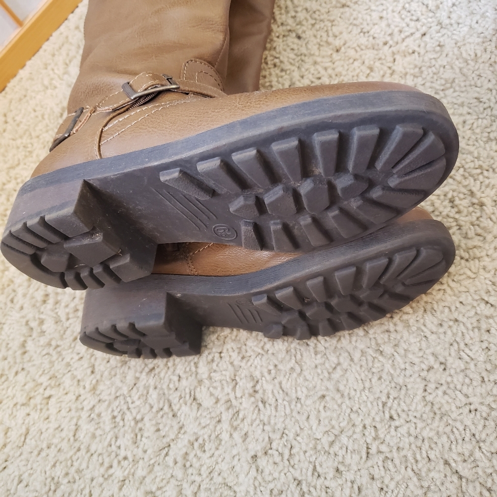 Boots - Picture 5 of 5